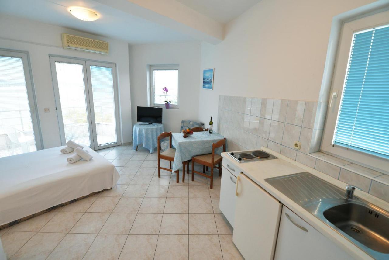 Apartman Mana, Murter Luaran gambar