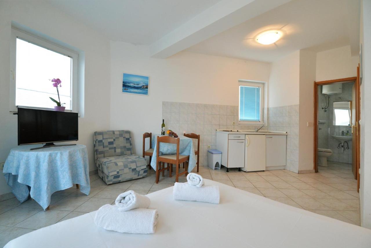 Apartman Mana, Murter Luaran gambar