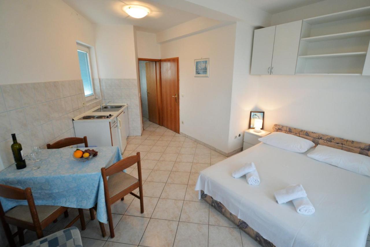 Apartman Mana, Murter Luaran gambar