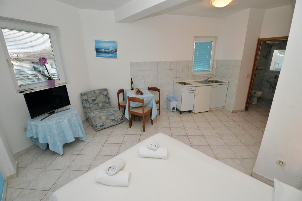 Apartman Mana, Murter Luaran gambar